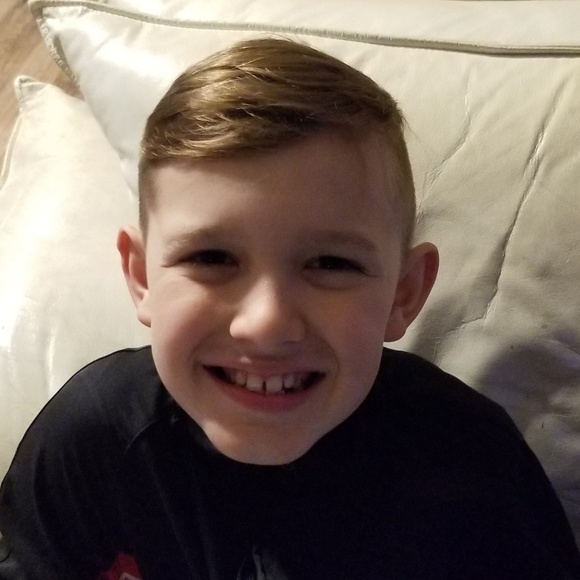 Meet your Posher, Nichole - Picture 2 of 2